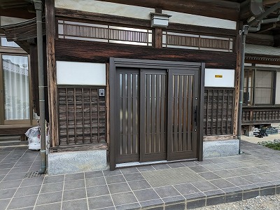 筑西市H様邸玄関引戸交換工事　断熱複合引戸　三協アルミ　カバー工法 施工後写真