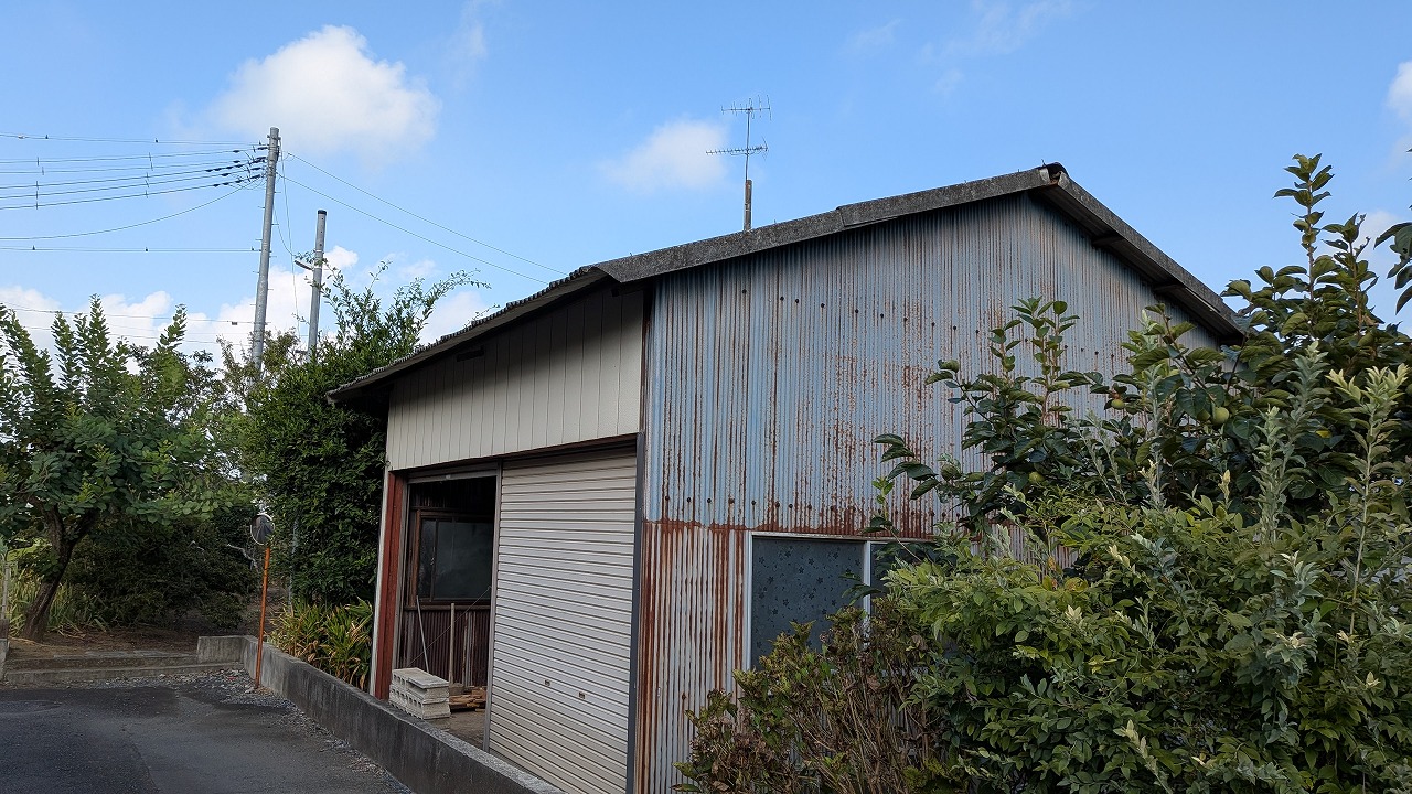 筑西市E様邸　倉庫屋根葺き替え工事 施工Before写真